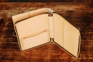 ブライドルレザー　ほぼ日手帳　『手帳カバー』　ファスナー側　開き